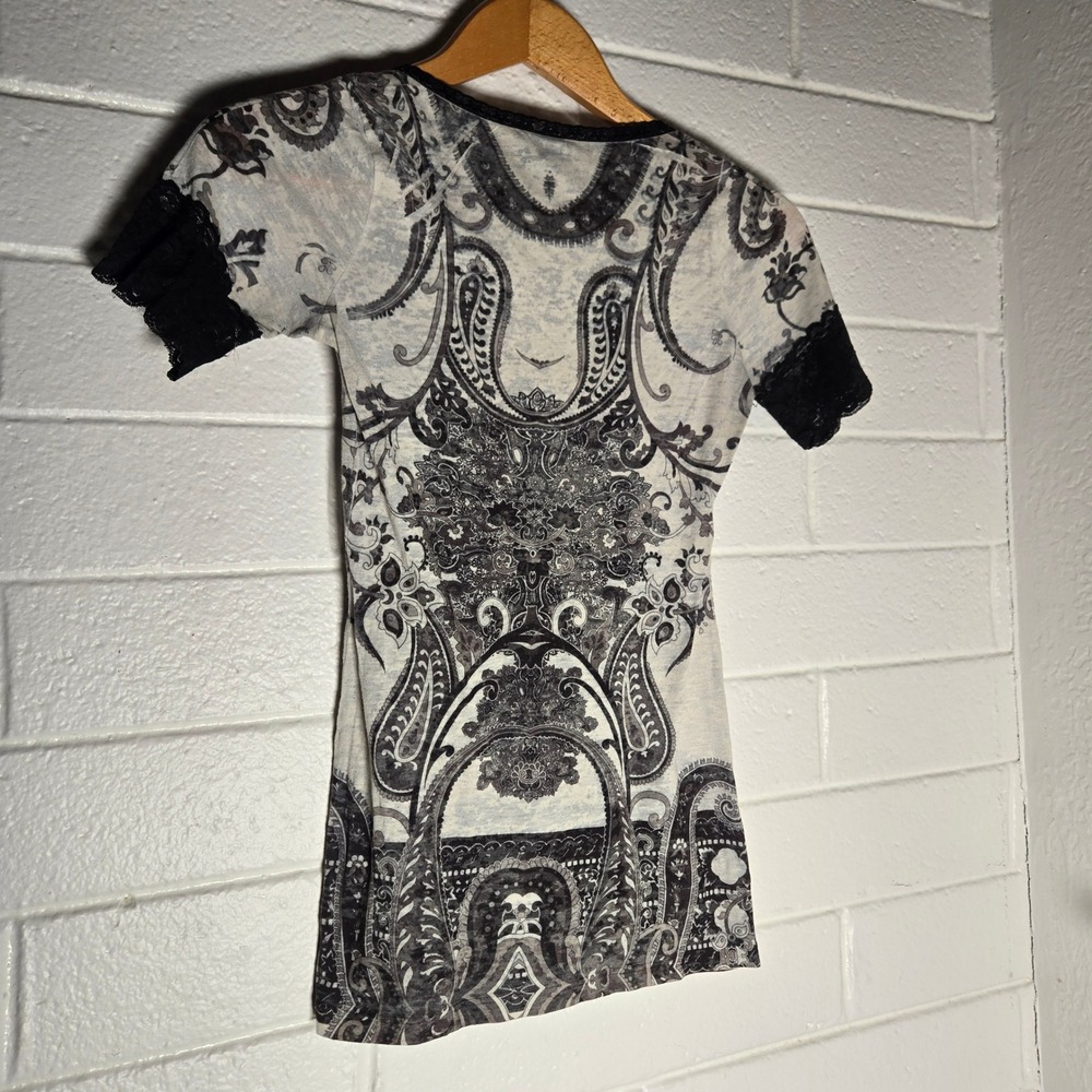 Daytrip Womens Tee Paisley Rhinestone Lace Trim Tattoo Small Y2K Grunge Boho Bro - Picture 6 of 6